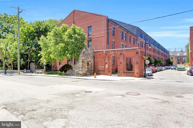 Foto del edificio - *Trendy Penthouse Condo in the Heart of Wo...