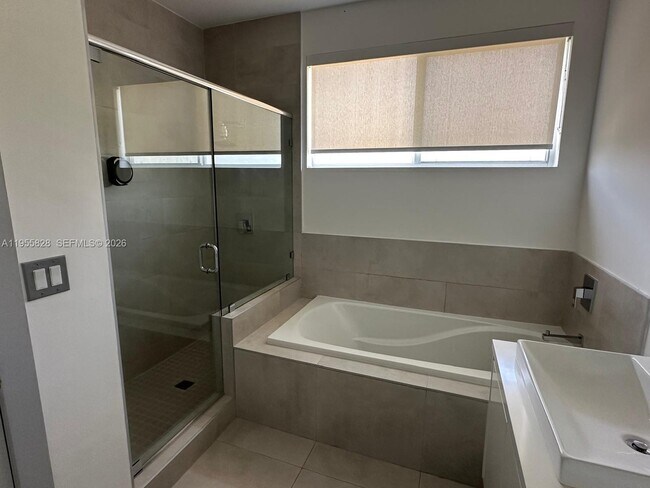 Foto del edificio - 7220 NW 103rd Path