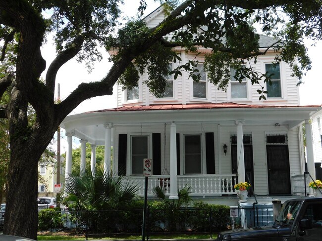 Building Photo - 2Bd 1Ba Downtown Charleston Home
