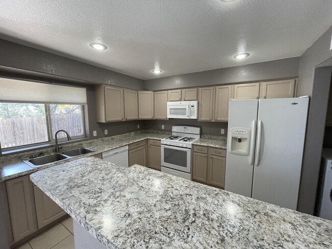 Building Photo - 2125 S Linmar Ct