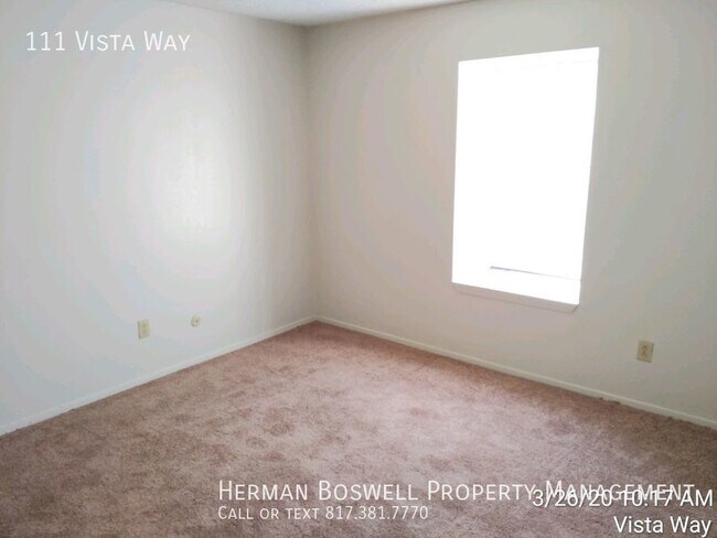 Building Photo - 111 Vista Way, Benbrook, TX  76126