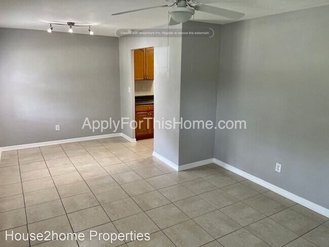 Building Photo - 3 br, 1 bath House - 4214 E Sandalwood Cir S