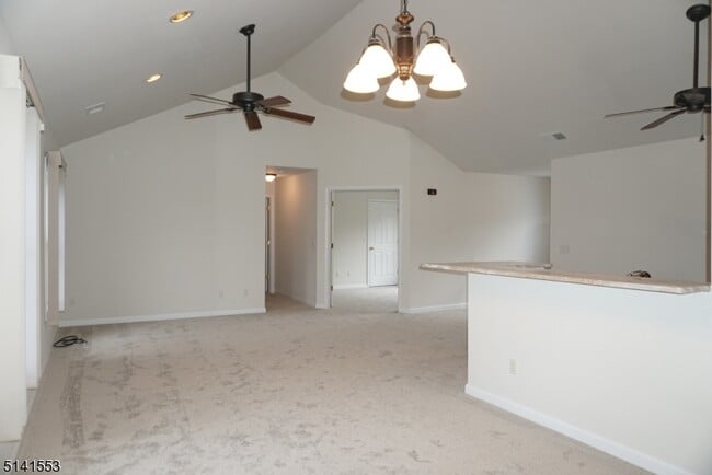 Foto del edificio - 2 Clubhouse Rd