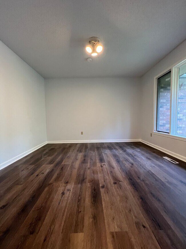 Building Photo - Beautiful 3 bedroom 2 bathroom home!