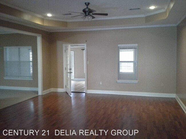 Building Photo - 4 br, 2 bath House - 1050 Gage St.