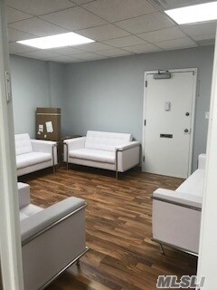 Foto principal - 205-07 Hillside Avenue