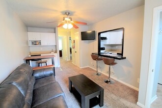 Building Photo - 1320 Bradley Dr