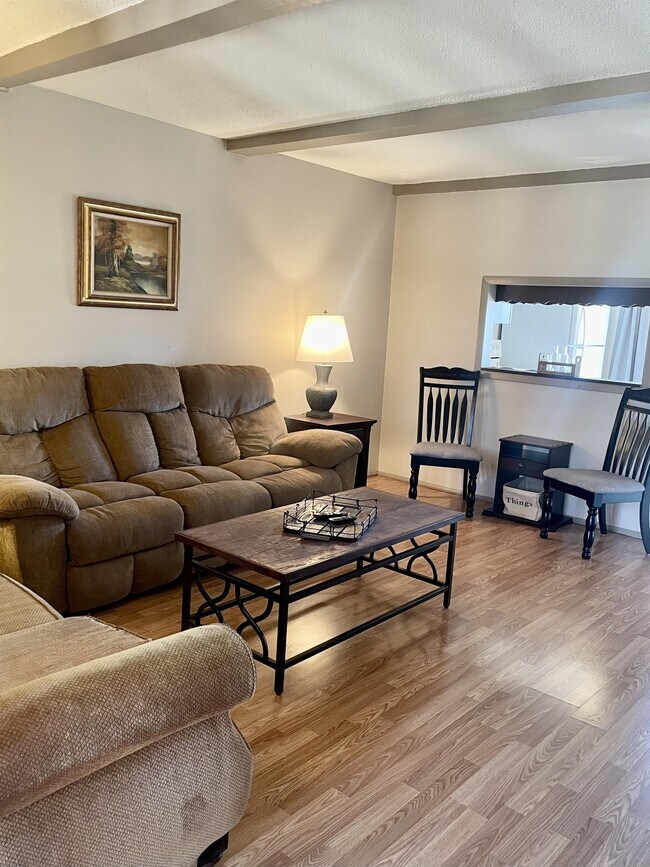 2012 Glendale Rd, Salina, KS 67401 Townhome Rentals in Salina KS