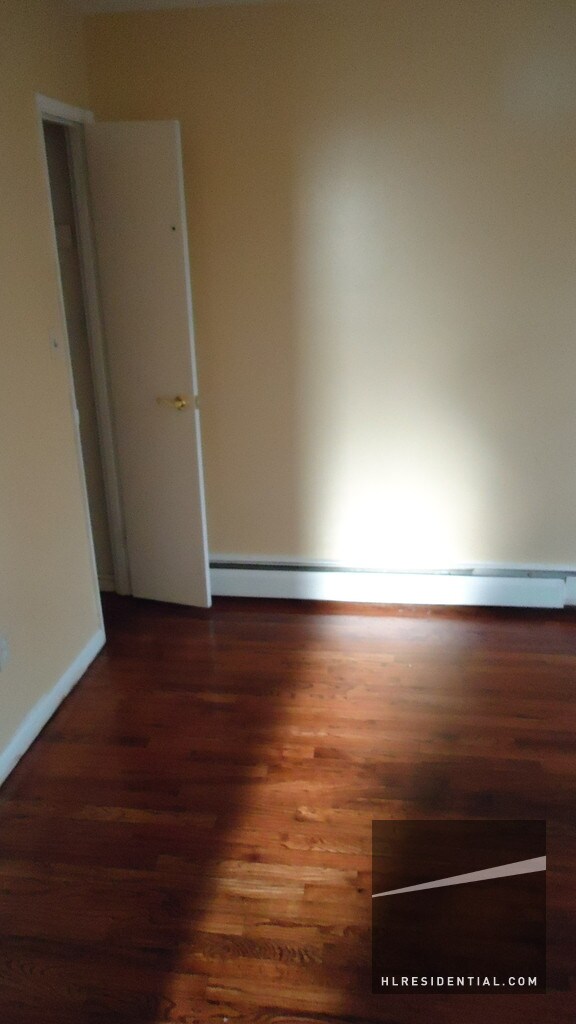Foto del edificio - 9712 67th Ave
