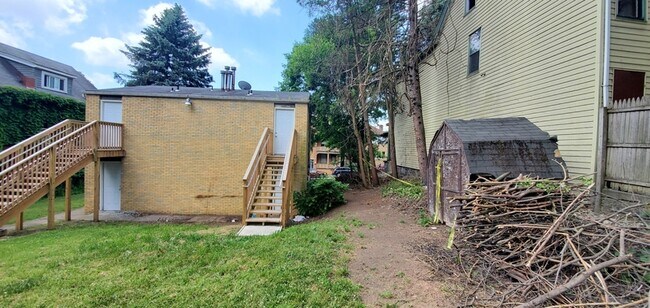 Foto del edificio - 1023 Wallace Ave