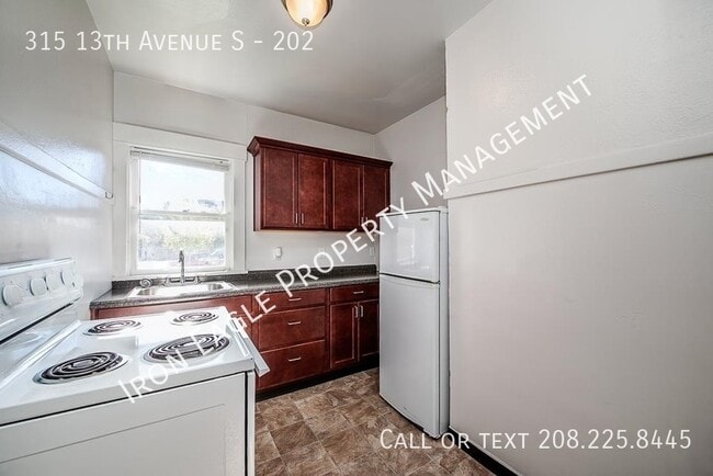Building Photo - 315 13th Ave S