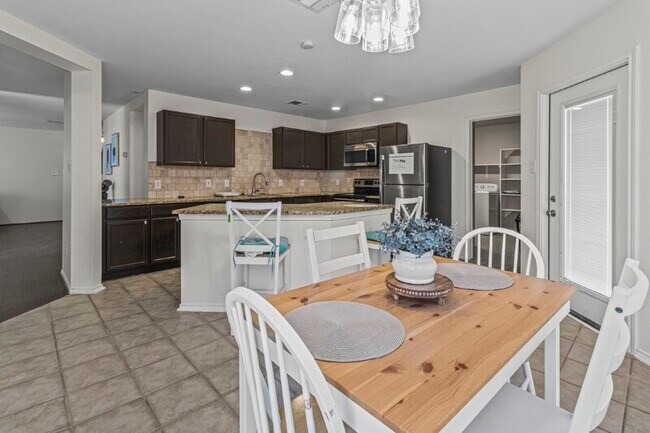 Foto del edificio - 521 Pleasant Valley Dr