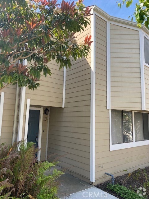 Building Photo - 10 Latitude Ct