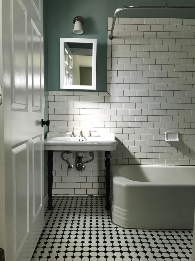 Building Photo - 801 S 4th St