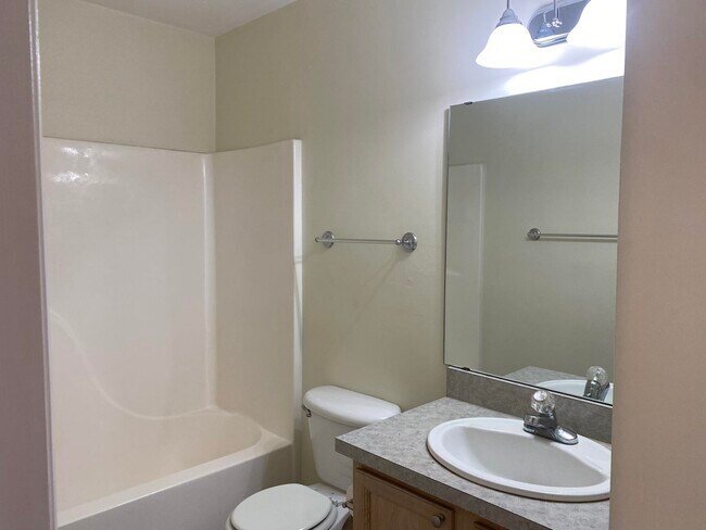 Foto del edificio - 3044 Camelliawood Cir E