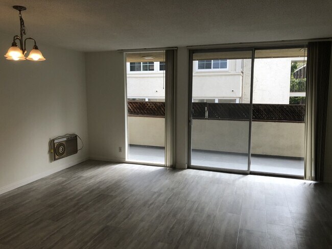 Foto del edificio - 11946 Montana Ave