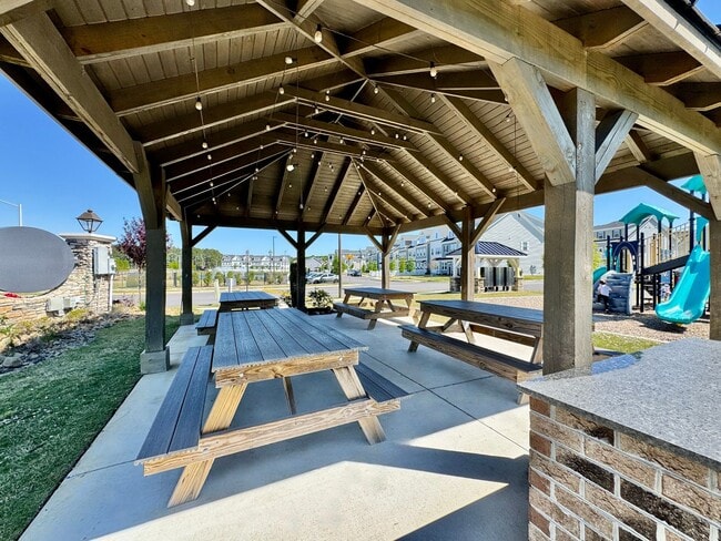 Building Photo - First Time Rental - Ready July 30th! 4 Bedrooms PLUS Loft! Great Views! Dog Park - Stocked Fishin...