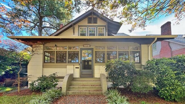 Building Photo - 1631 Longwood Dr