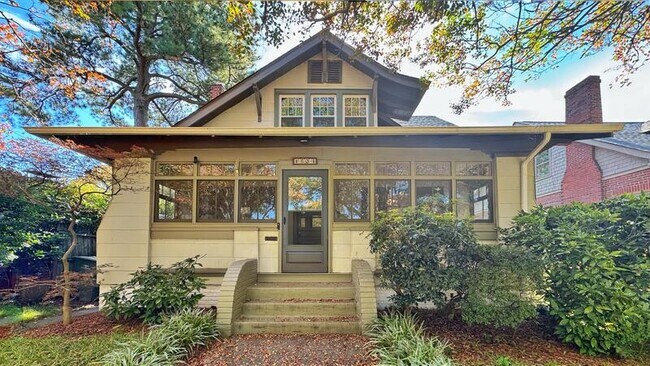 Foto del edificio - 1631 Longwood Dr