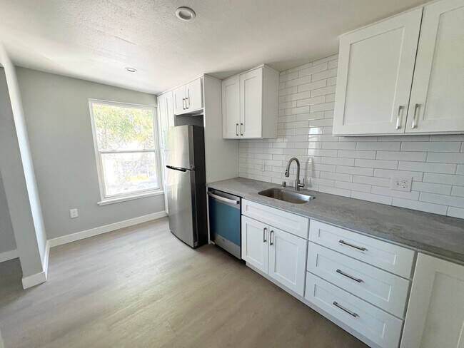 Foto del edificio - Perfect Shape Downtown Livermore Living Condo above Yin-Yin Restaurant