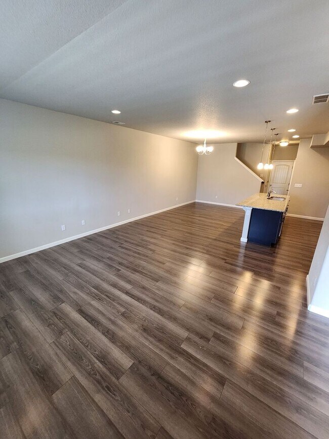 Foto del edificio - Beautiful Townhome