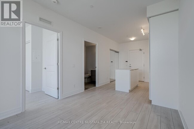 Building Photo - 30 Elm Dr W