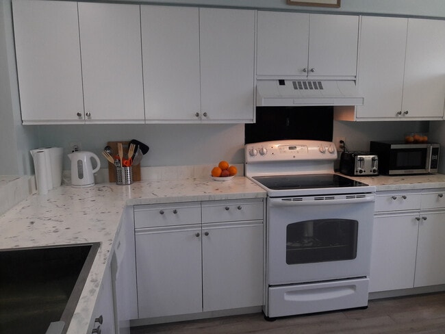 Photo - Short term, turnkey furnished, 2 bedroom, ... House