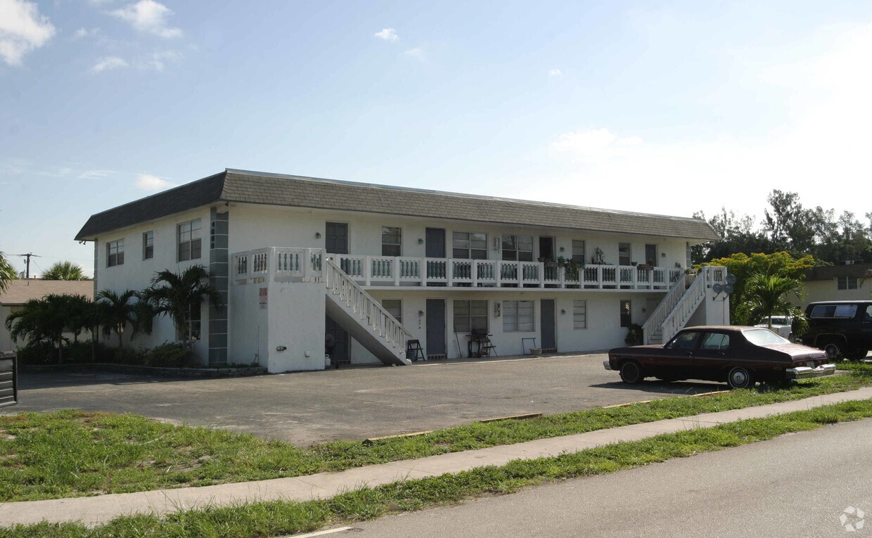 Primary Photo - 4080 SW 61st Ave