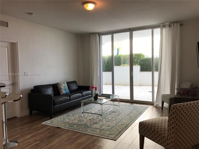 Foto del edificio - 7900 Harbor Island Dr