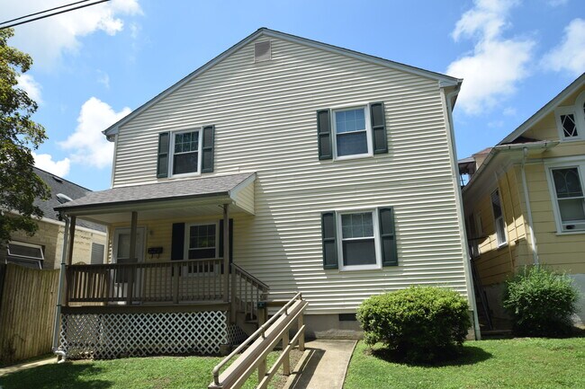Building Photo - 815 Rosedale Ave
