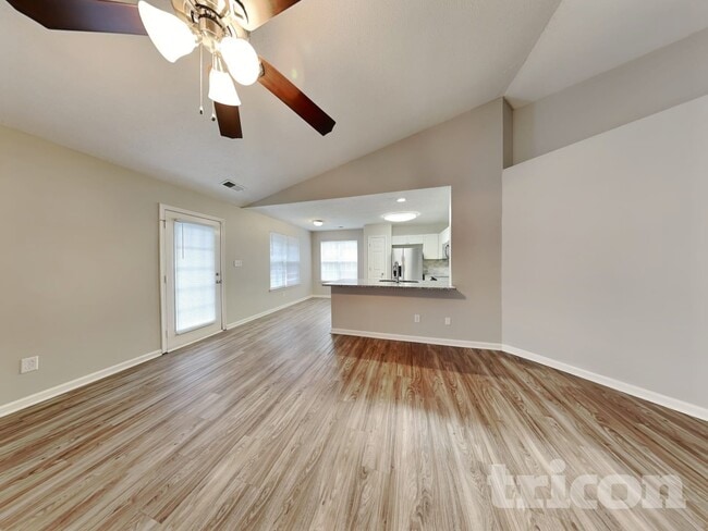 Foto del edificio - 5050 Elizabeth Rd