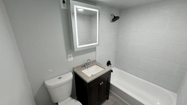 Baño renovado - Hampshire Tower Apartments