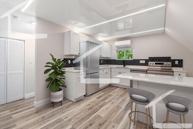 Foto del edificio - Pet OK Lux 2 bed with Parking Inc.  Shared...