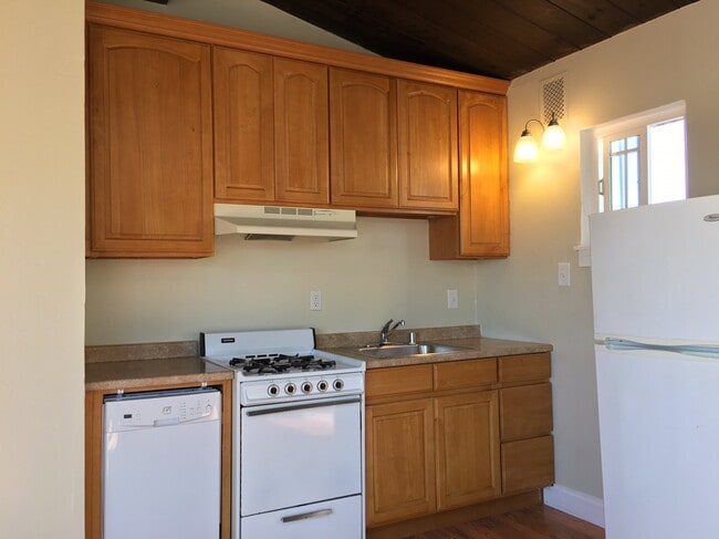 Building Photo - 1513 Derby St