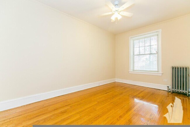 Building Photo - 1607 W Berteau Ave