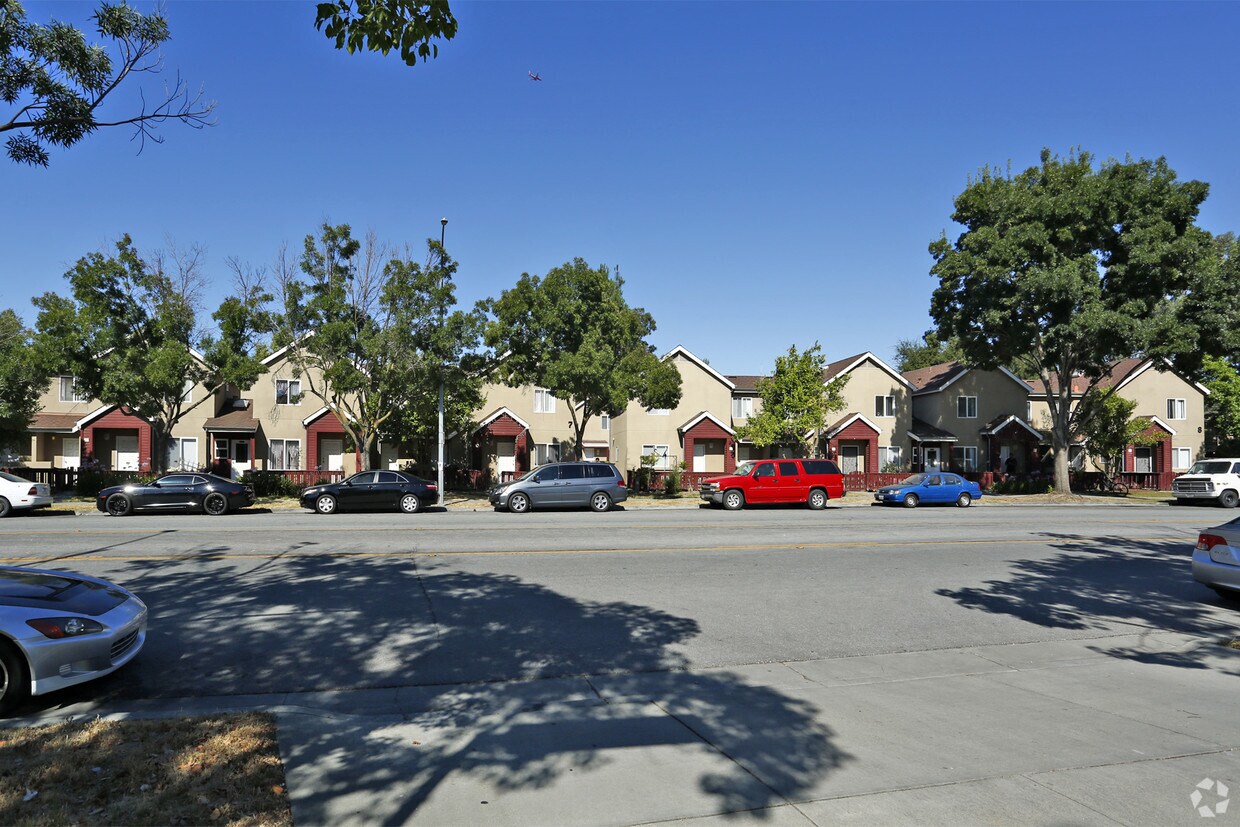 Building Photo - The Grove