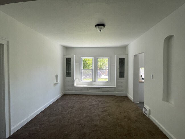 Dining Room - 3416 E Scarborough Rd