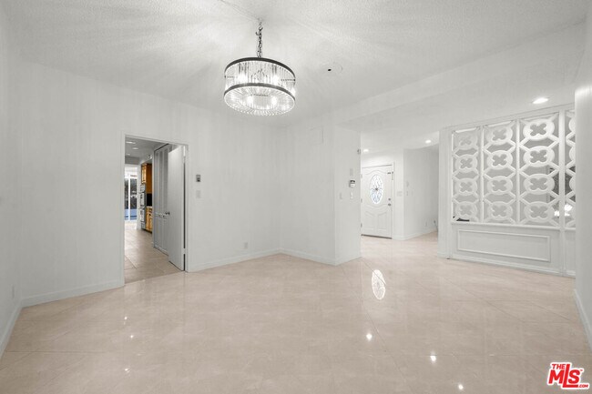 Foto del edificio - 8704 Gregory Wy