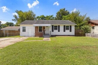 Building Photo - 901 Duce St