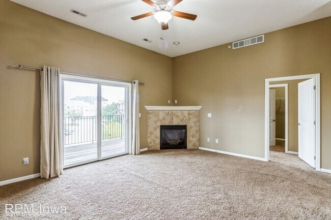 Building Photo - 6350 Coachlight Dr