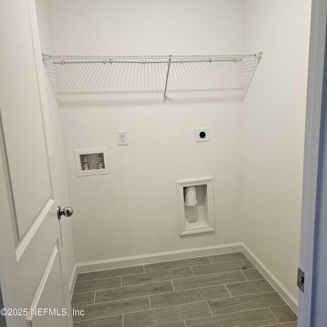 Foto del edificio - 3984 Mezzanine Ln