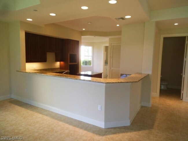 Foto del edificio - 592 Avellino Isles Cir