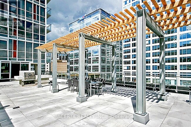 Building Photo - 324 Laurier Ave W