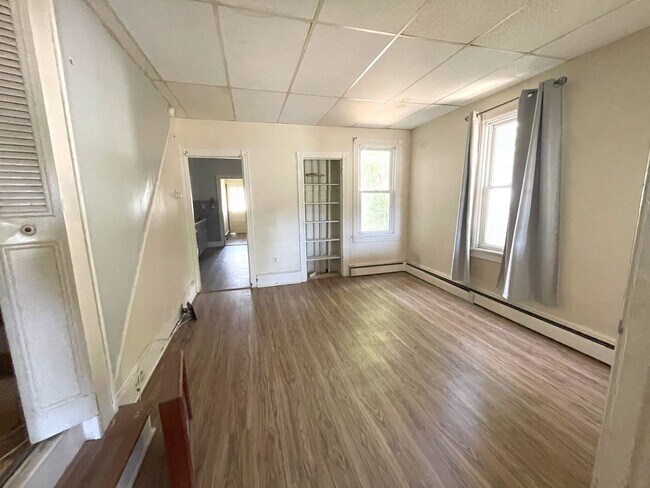 Building Photo - 516 Burlington Ave