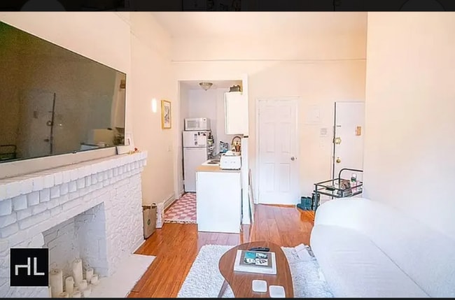 Building Photo - W. 26th St, 5th Ave