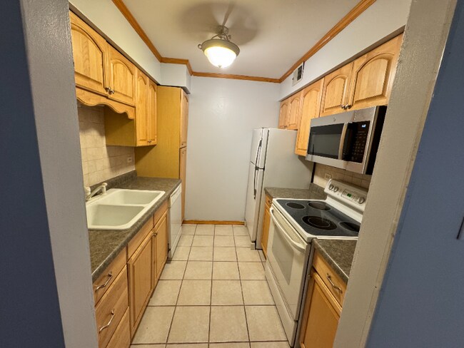 Foto del edificio - 6139 Knoll Wood Rd