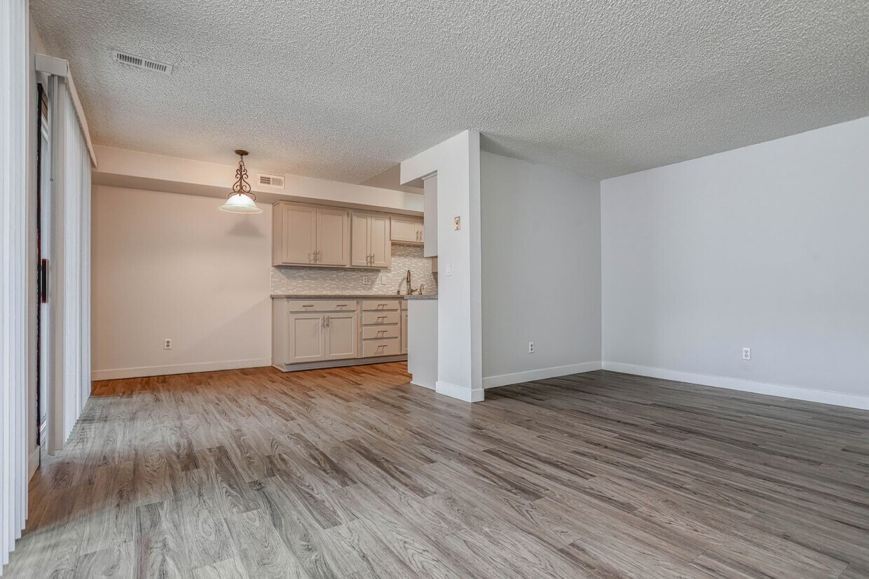 Primary Photo - Prime Patio, Air Conditioning, Pool Access...