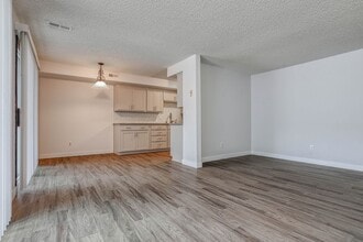 Building Photo - 310 NE 85th St