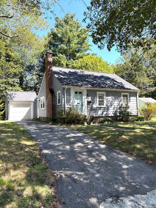 Foto principal - 7 Westbrook Cir