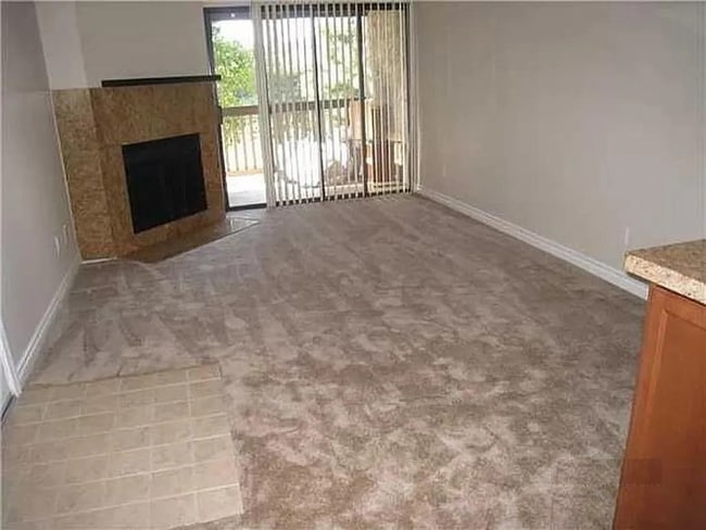 Building Photo - 9909 Azuaga St